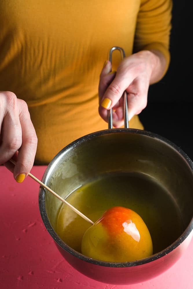 o que é confitar e caramelizar