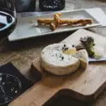 queijo-brie-com-geleia
